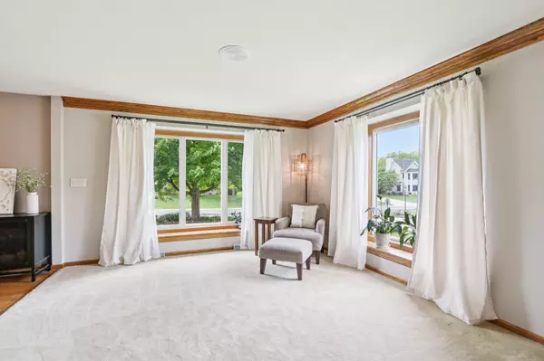 W151N10146 Windsong Cir W, Germantown, WI 53022