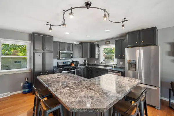 172 S Regis Rd, Saukville, WI 53080