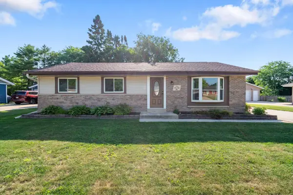 172 S Regis Rd, Saukville, WI 53080
