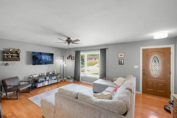 172 S Regis Rd, Saukville, WI 53080
