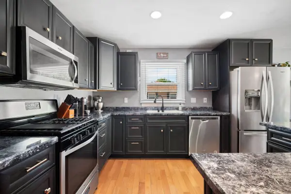 172 S Regis Rd, Saukville, WI 53080