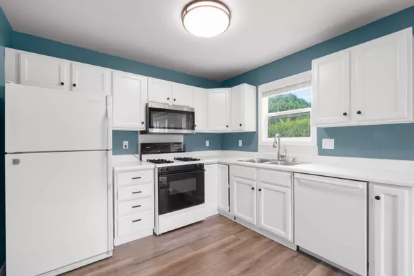 628 N Sandy Ln, Elkhorn, WI 53121