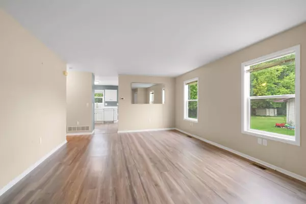 628 N Sandy Ln, Elkhorn, WI 53121