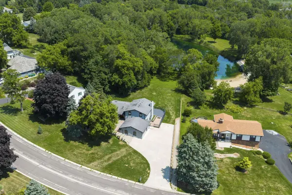 W210N11120 Mountbrooke Dr, Germantown, WI 53022