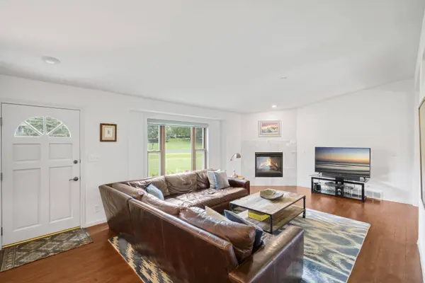 W257S4628 Wood Lilly Ln, Waukesha, WI 53189