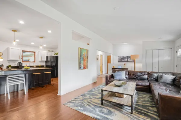 W257S4628 Wood Lilly Ln, Waukesha, WI 53189