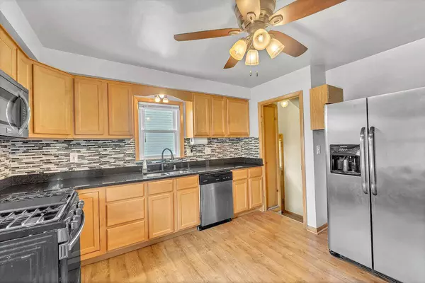 3608 N 98th St, Milwaukee, WI 53222