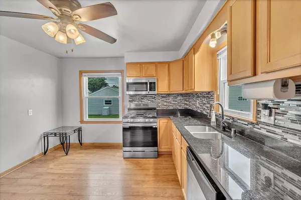 3608 N 98th St, Milwaukee, WI 53222