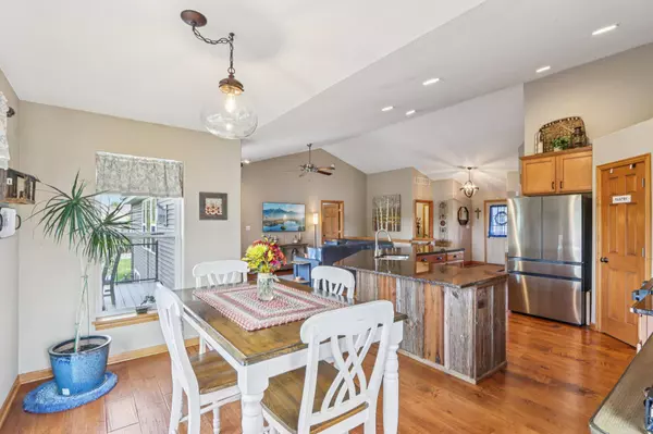 10555 S Singing Lark Ct, Oak Creek, WI 53154