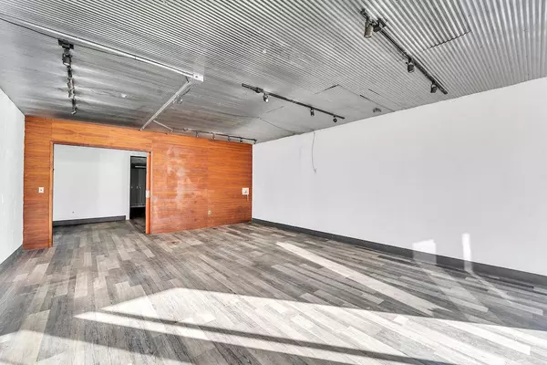 6528 W North Ave, Wauwatosa, WI 53213