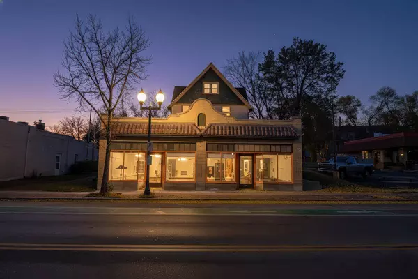 6528 W North Ave, Wauwatosa, WI 53213