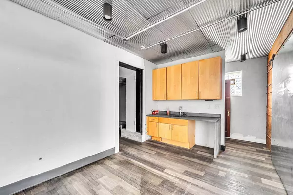 6528 W North Ave, Wauwatosa, WI 53213