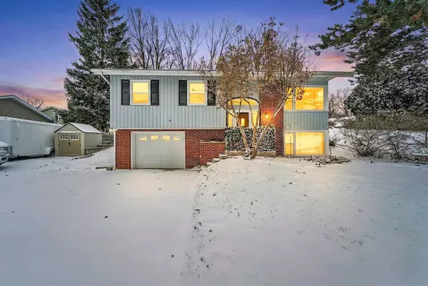 153 N Maple Ave, Slinger, WI 53086