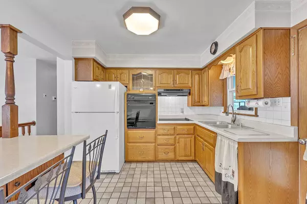 153 N Maple Ave, Slinger, WI 53086