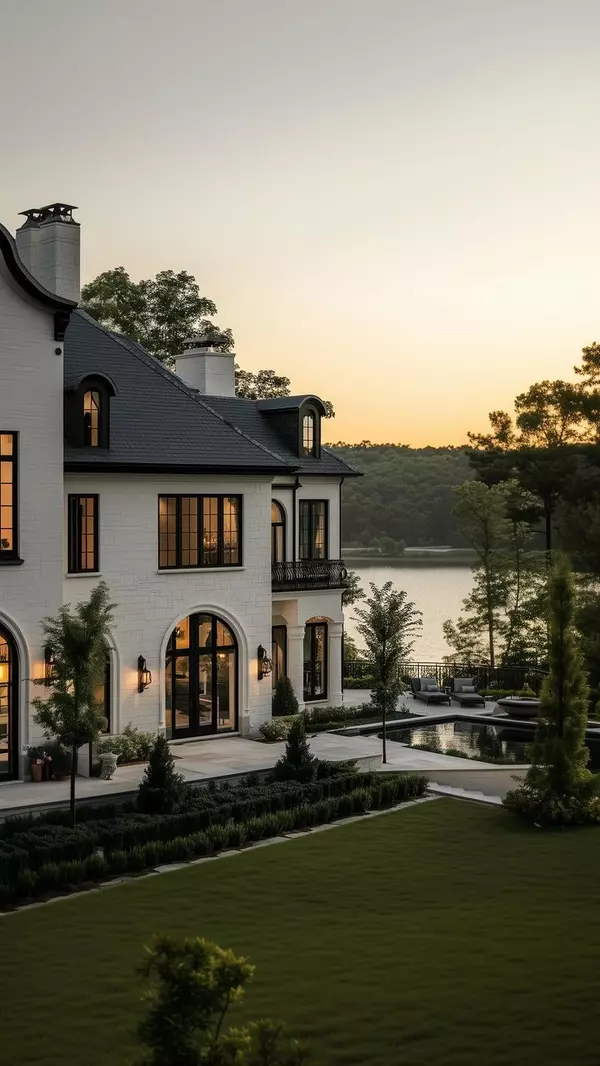 Modern Tutor Lake Home image