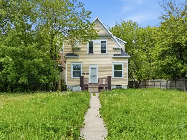 2911 N 6th St, Milwaukee, WI 53212-2335