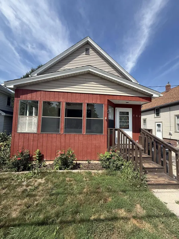 762 Pine St, Sheboygan Falls, WI 53085
