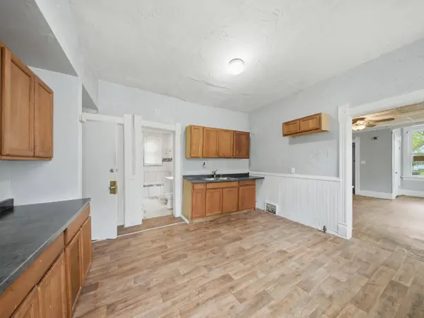 2911 N 6th St, Milwaukee, WI 53212