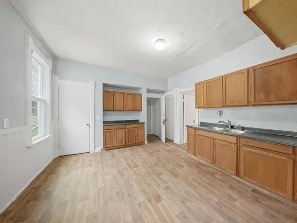 2911 N 6th St, Milwaukee, WI 53212