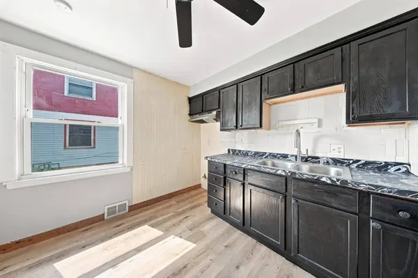 5009 N 46th 5011 St, Milwaukee, WI 53218