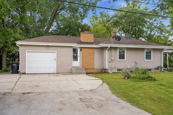 8722 N 52nd St, Brown Deer, WI 53223