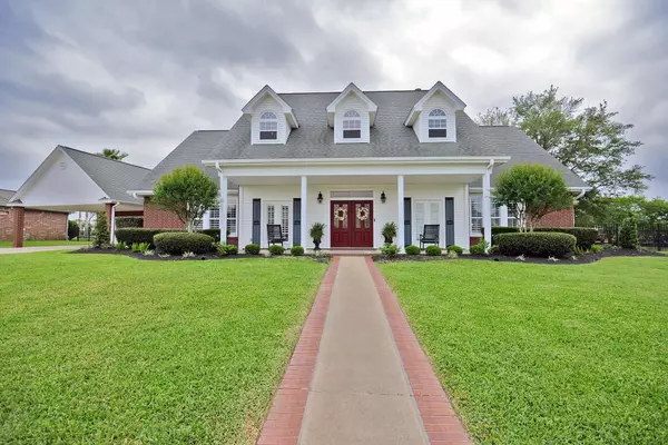 405 Waterwood Dr, Orange, TX 77630-8238
