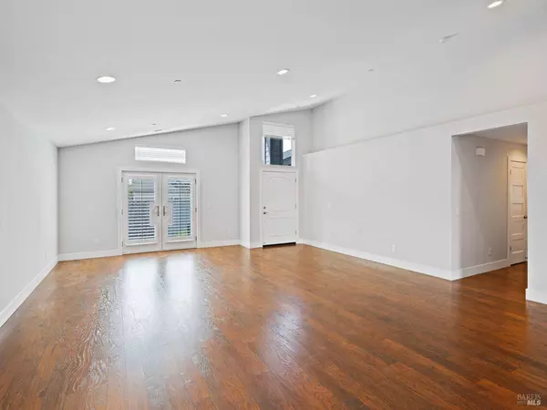 1841 Vermillion WAY, Santa Rosa, CA 95403