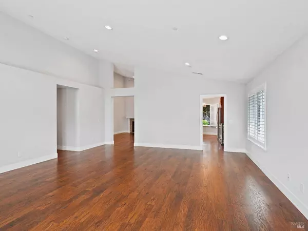 1841 Vermillion WAY, Santa Rosa, CA 95403