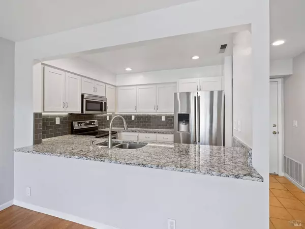 703 W Jasmine CIR, Santa Rosa, CA 95407