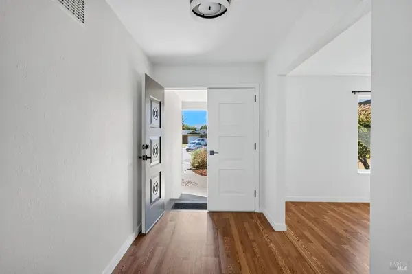 15 Betty LN, Novato, CA 94947