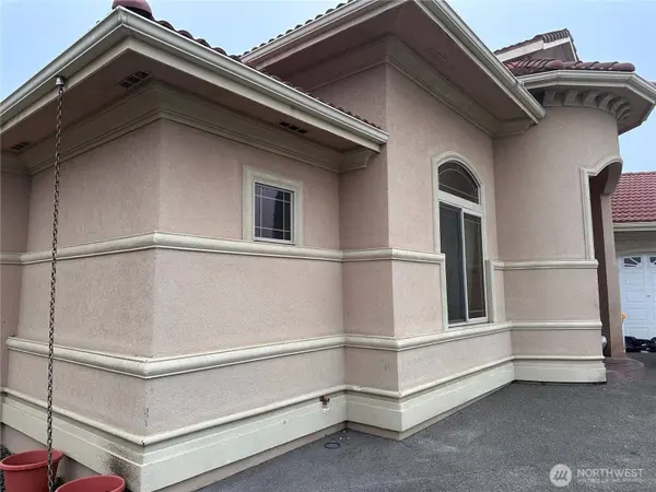 1200 Meadowlark LN, Zillah, WA 98953