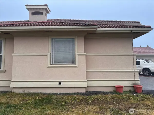 1200 Meadowlark LN, Zillah, WA 98953