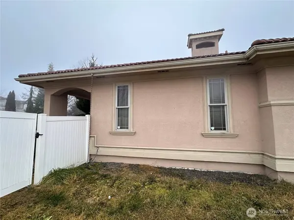 1200 Meadowlark LN, Zillah, WA 98953