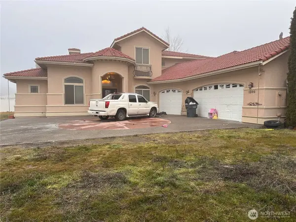 1200 Meadowlark LN, Zillah, WA 98953