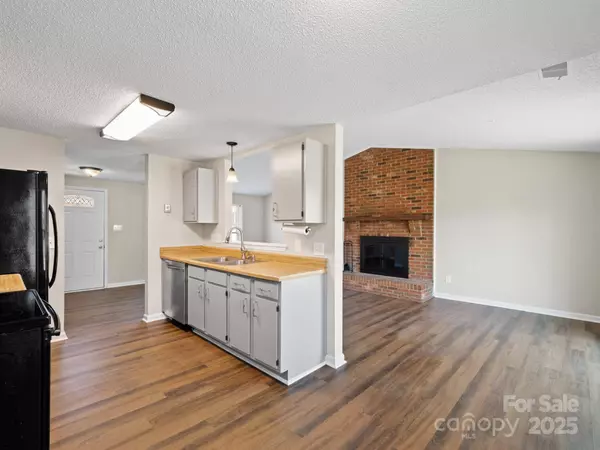 8539 Glenway CT, Charlotte, NC 28226