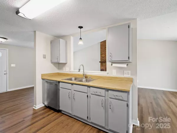 8539 Glenway CT, Charlotte, NC 28226