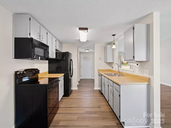 8539 Glenway CT, Charlotte, NC 28226