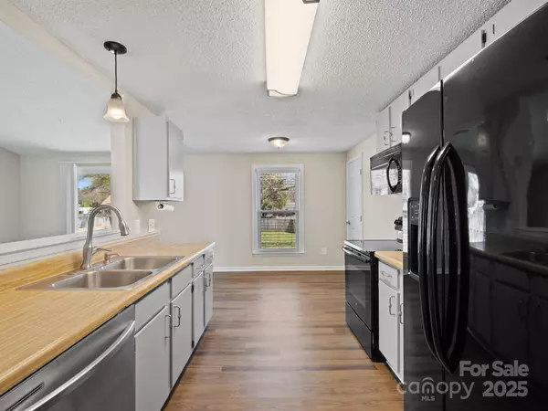 8539 Glenway CT, Charlotte, NC 28226