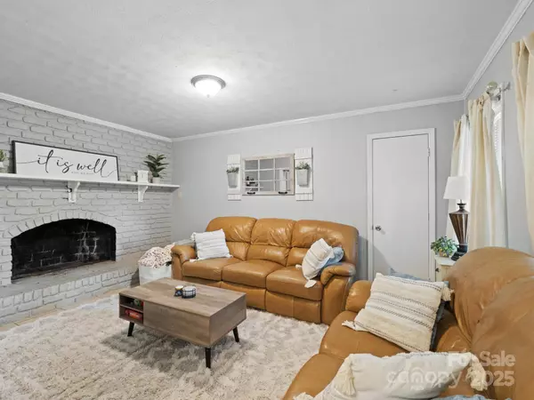 500 Colony Acres DR, Charlotte, NC 28217