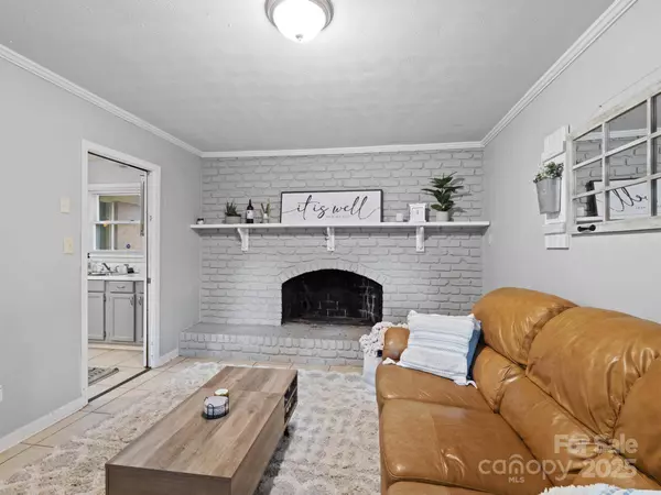 500 Colony Acres DR, Charlotte, NC 28217