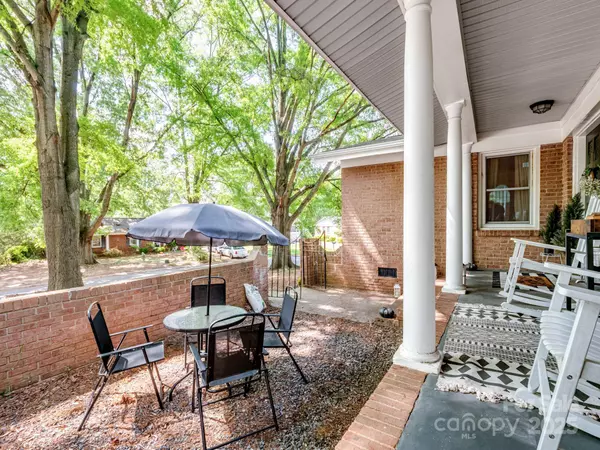 500 Colony Acres DR, Charlotte, NC 28217