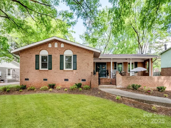 500 Colony Acres DR, Charlotte, NC 28217