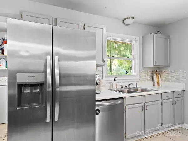 500 Colony Acres DR, Charlotte, NC 28217