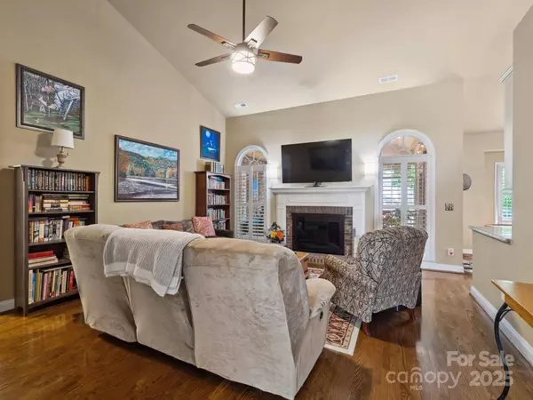 8128 Sealey CT, Charlotte, NC 28277