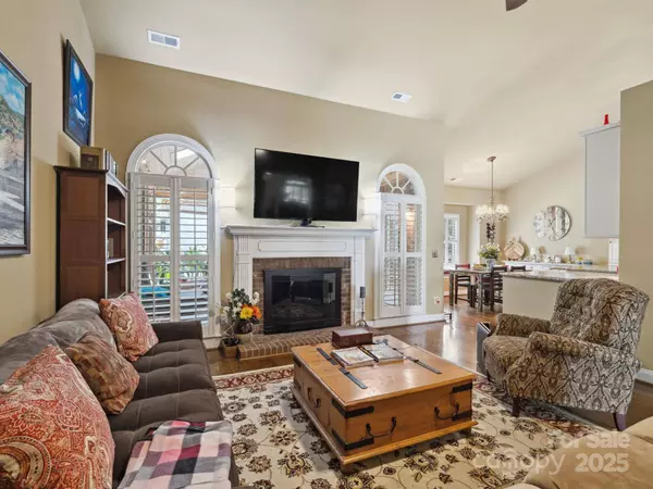 8128 Sealey CT, Charlotte, NC 28277