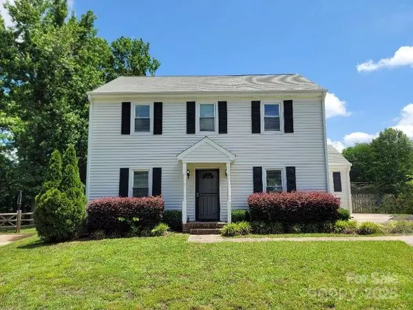 10945 Wiltshire LN, Charlotte, NC 28262