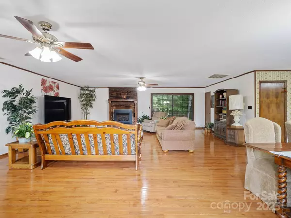 1878 PL Propst RD, Maiden, NC 28650