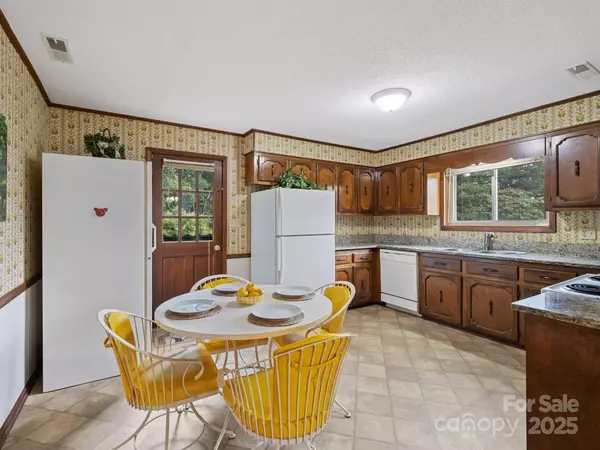 1878 PL Propst RD, Maiden, NC 28650