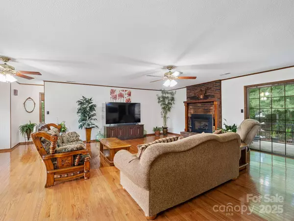 1878 PL Propst RD, Maiden, NC 28650