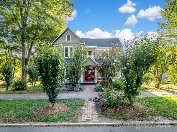 613 S Mulberry ST, Statesville, NC 28677